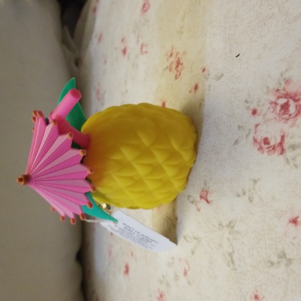 Bath & Body Works Yellow Pineapple  Pocket  back Holder